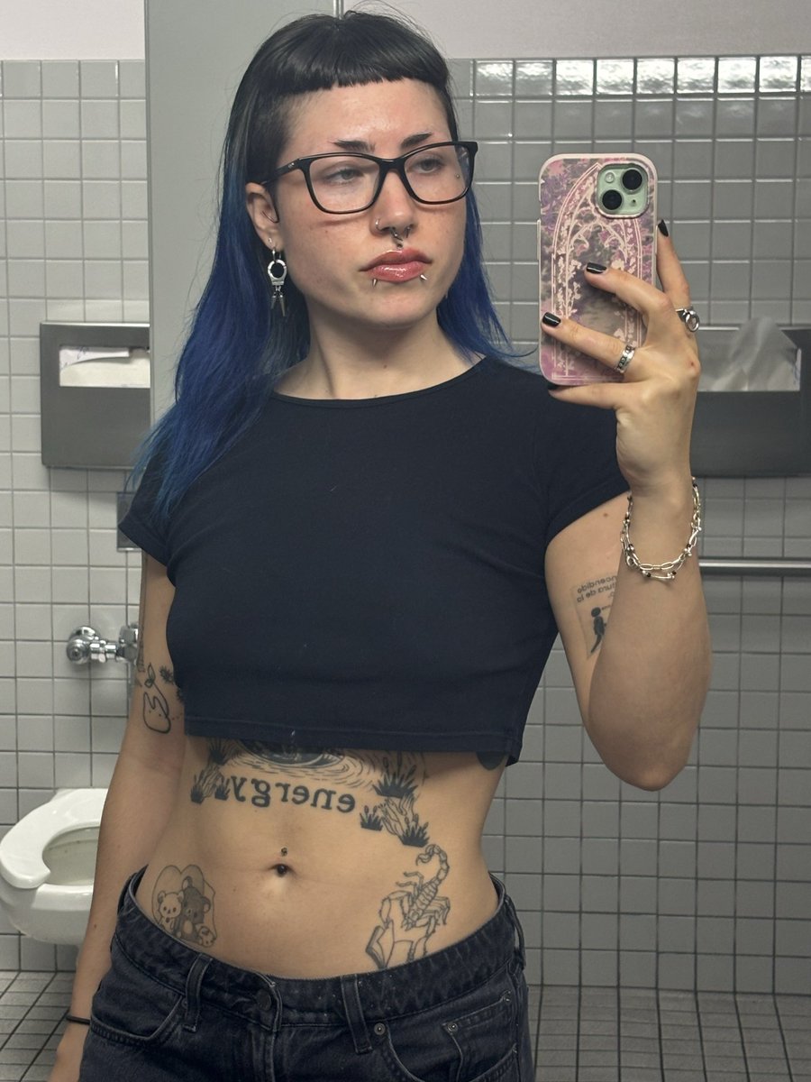 faguaresca's tweet photo. Every time I straighten my hair: Girl Mode activated https://t.co/GIb0tlP2ZZ