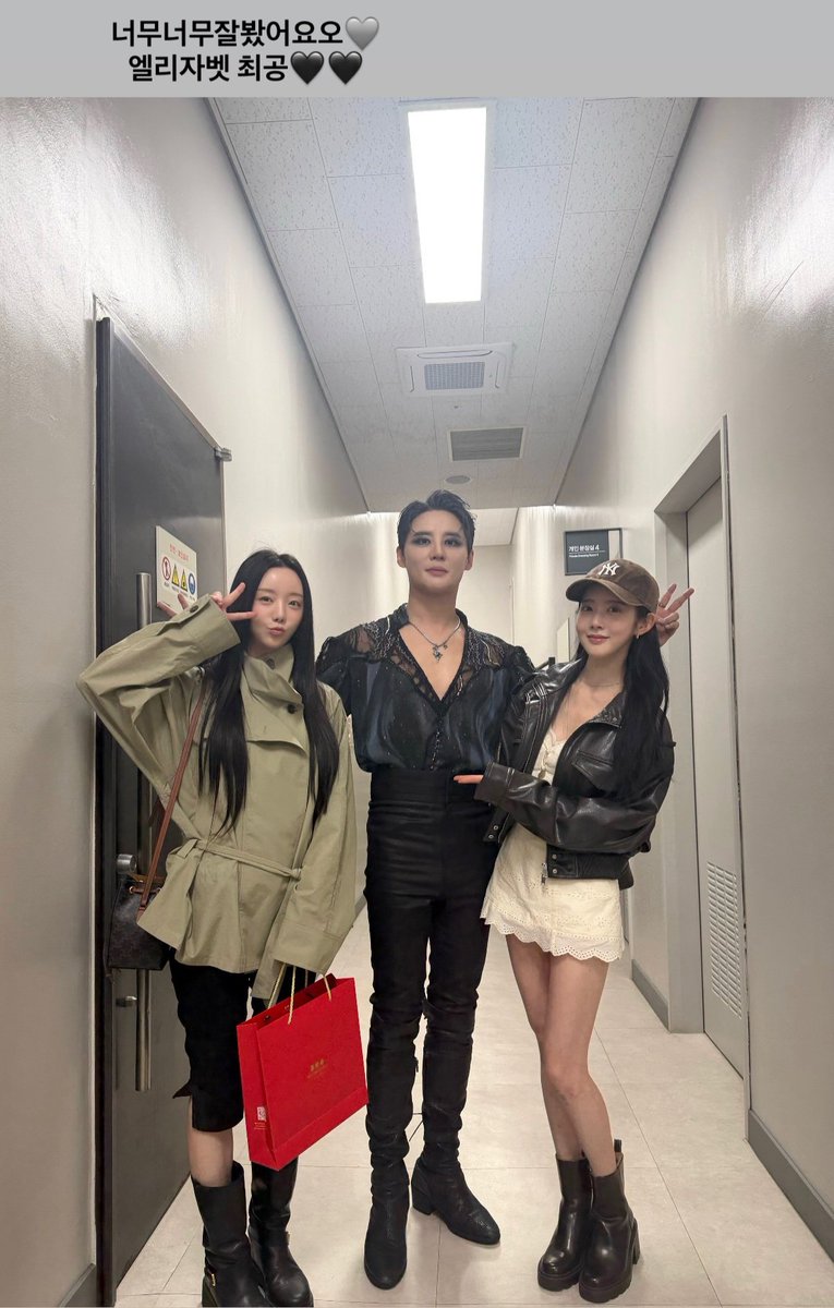 XIAFRAME's tweet photo. [IG] @ hermesieunn
너무너무잘봤어요오🩶
엘리자벳 최공🖤🖤
https://t.co/X1arC7qjSI

#김준수 #XIA #KIMJUNSU
#XIA준수 #ジュンス #金俊秀
#뮤지컬엘리자벳 #엘리자벳 #죽음 #샤토드 https://t.co/9Gygw6EZ1d