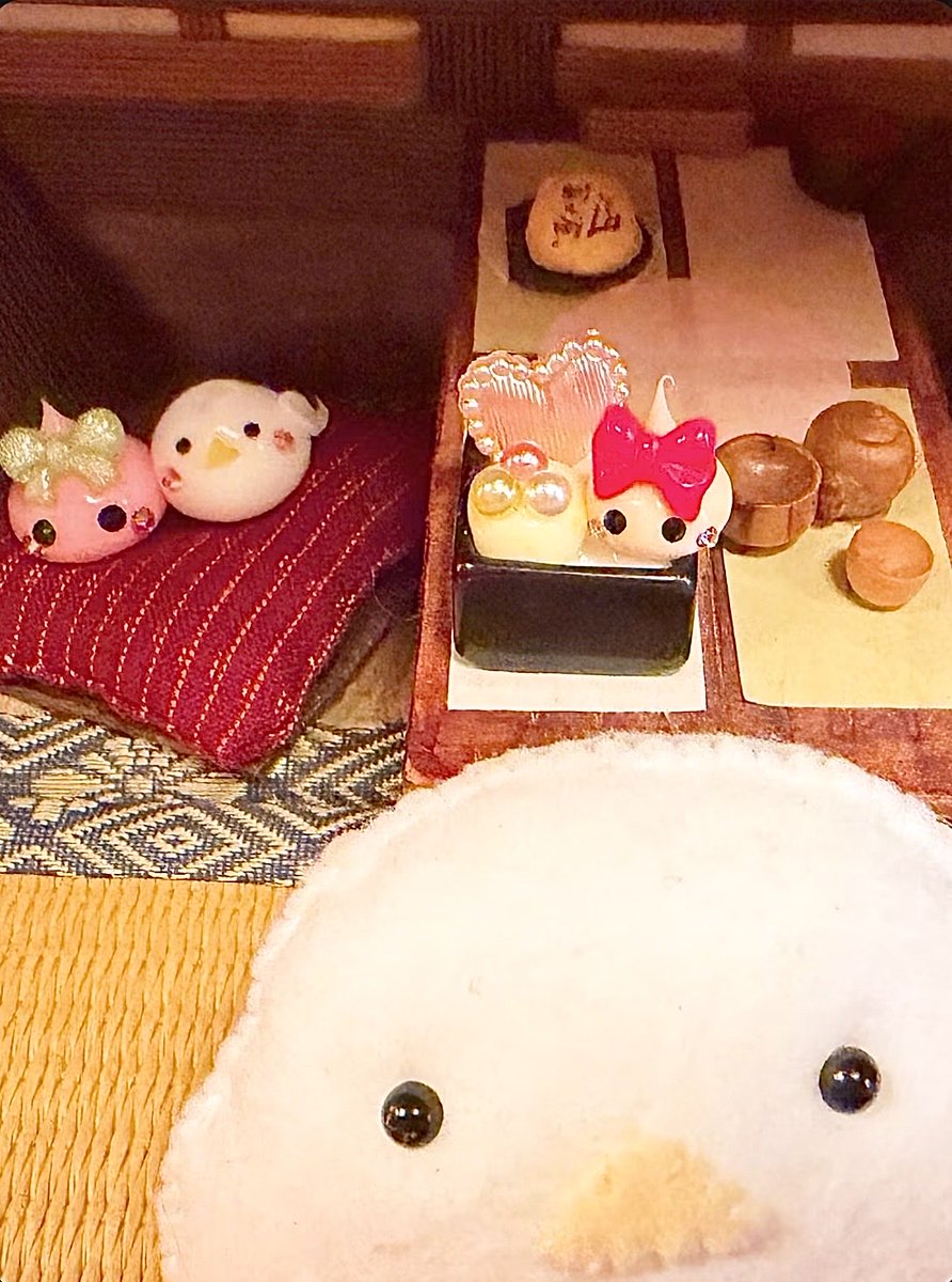 _sachi_world_'s tweet photo. 和かふぇ冨士屋さんに
お伺いできましたっ🥰💕わーい🙌❣️

ほっぺちゃんコラボ〜❤️🫧

店内隅々まで可愛くて
とっても楽しくて美味しくって癒されました🥰
幸せなお時間でしたーっ🙏✨

あったかいおもちもちもち❤️
甘味も和紅茶もぜんぶとっても美味しかったです！✨

和かふぇオリジナルキャラの白玉の妖精
しらたま×ほっぺちゃん

コラボグッズ可愛すぎて3種ともお迎え🥰🫶

他にも初めて実物を見れた限定・新作ほっぺちゃんも
たーくさんお迎えできました❤️

すてきな楽しいお時間をありがとうございました❤️癒🫧

コラボは11/28までやっているのでみなさんもぜひ
行ってみてください❣️🥰✨

#サン宝石 #ほっぺちゃん #和かふぇ冨士屋  #アニほぺ