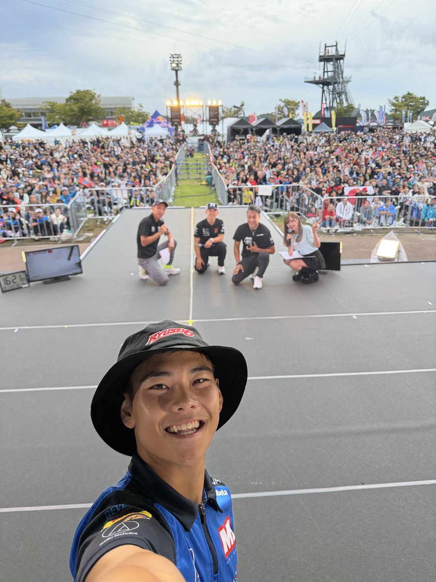 yomichiyuki's tweet photo. MotoGP日本人ライダー集合ステージ💞
ありがとうございました✨

たくさんのお客様とMotoGP愛でいっぱいの幸せ空間でＭＣさせていただきました！

来年またもてぎでお会いしましょう🥰

※古里太陽選手タグ付けできなかった🙇 https://t.co/WjyEJN3I9G