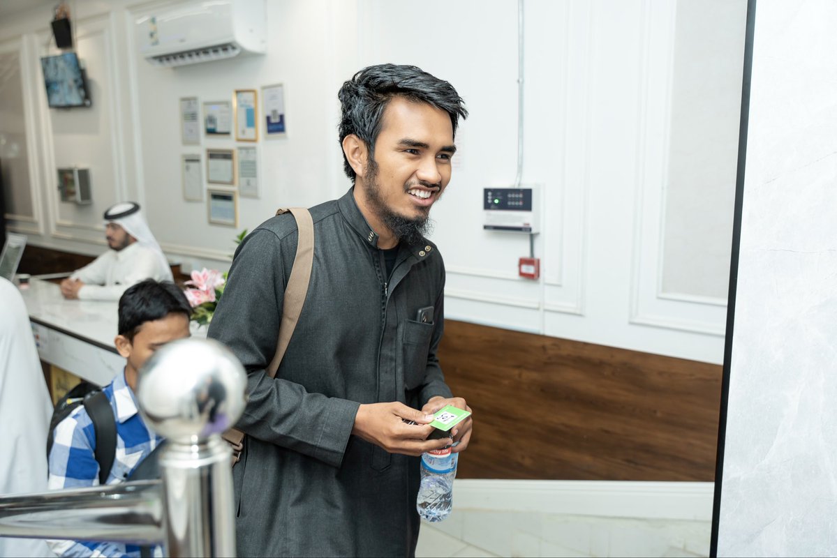 Col_Law_Isl_En's tweet photo. Students being welcomed and settled into their accommodation as they begin their academic journey in Madīnah. https://t.co/mbs7uhOM13