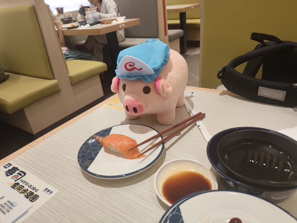 SoulGateKey's tweet photo. 被好多人围着一起吃饭
好开心 https://t.co/dT8nUn6184