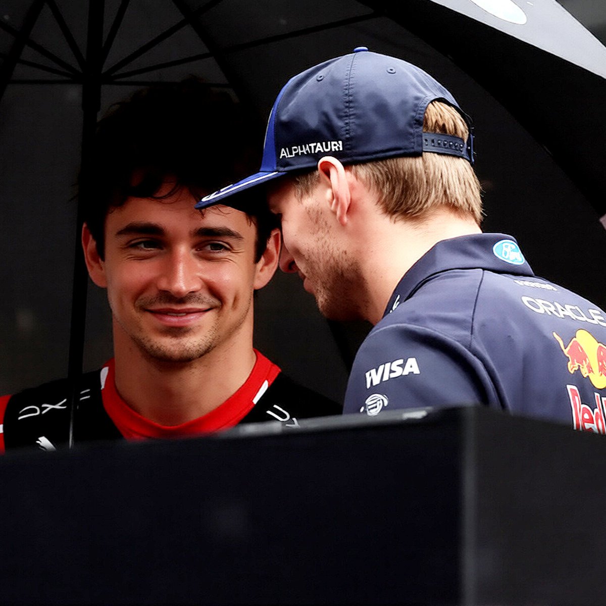 leccverst's tweet photo. LA SONRISA DE CHARLES PARA MAX 😭😭😭 https://t.co/fRXw2N8RjV