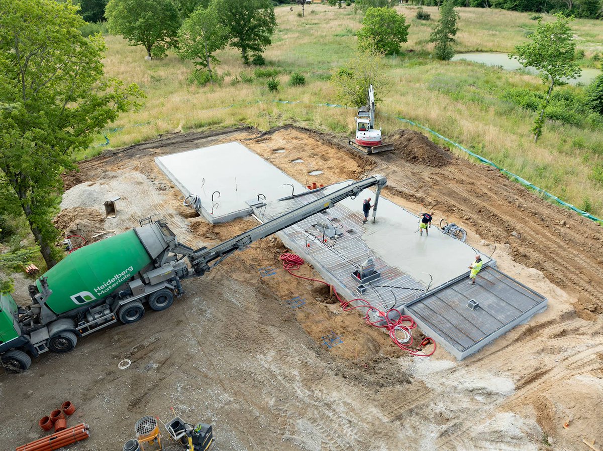3HuseNordsj's tweet photo. Et hus i træ er mere end et byggeri. Det er et bevidst valg om materialer, holdbarhed og et hjem, der passer til både sted og livsstil.

Vil du høre, hvordan dit næste hus kan se ud?
Ring til os på 30 40 46 00.
Træhuse Nordsjælland
Kvalitet. Håndværk. Dit hjem. https://t.co/FvJSJSalel