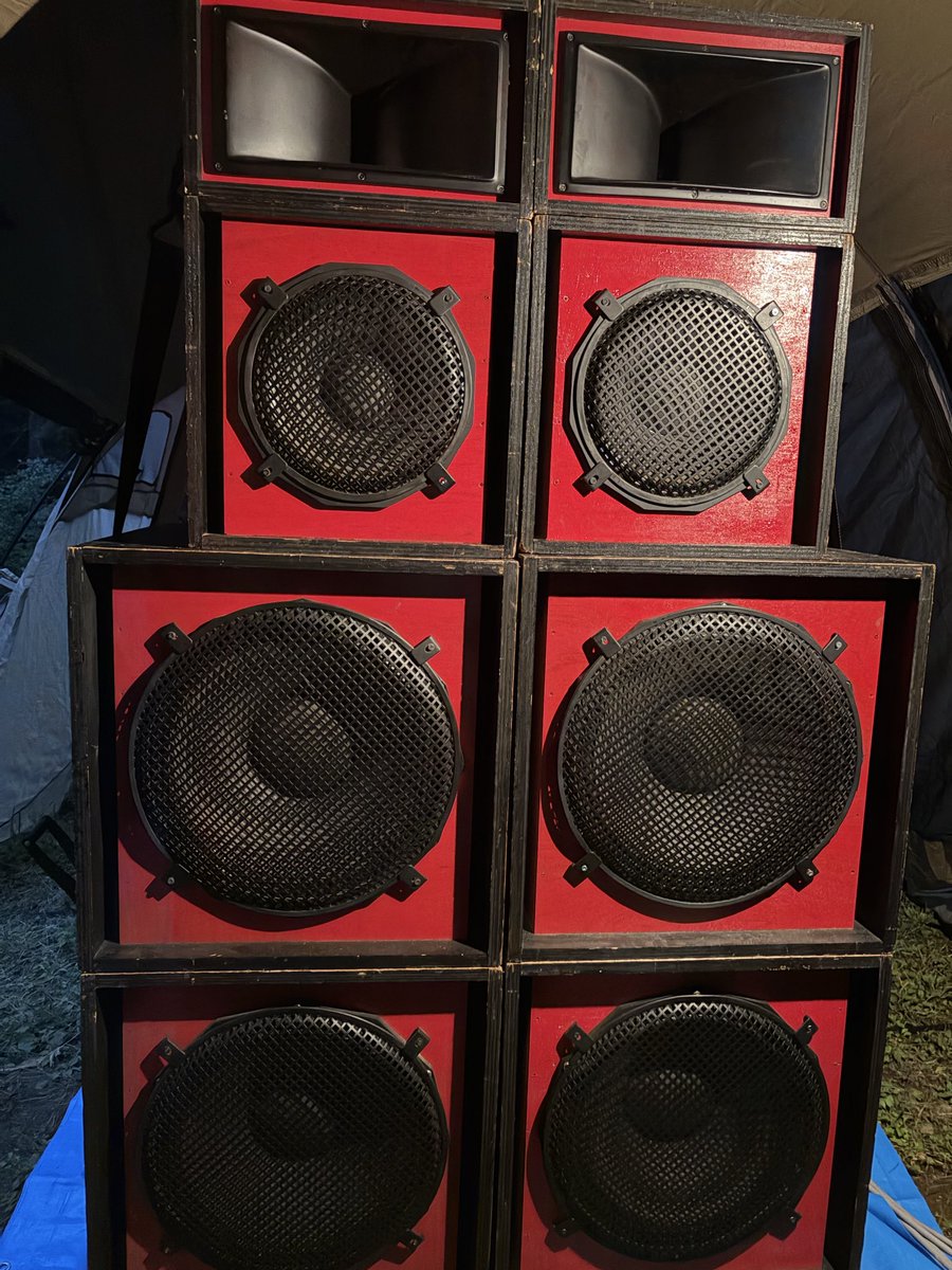 CreateArkitectD's tweet photo. メインスピーカーはブースと対面式モノラルでした！音がよく聞こえる🔈 https://t.co/YrCSzfBs93