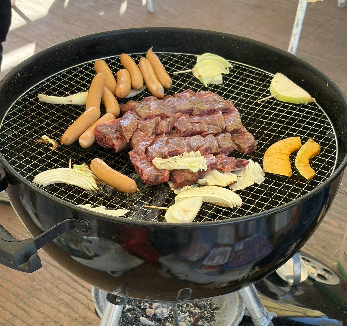 yurimaido's tweet photo. 昨日は組合のイベント
季節が良いからか参加者は423名
たくさん参加してくれてありがと
バタバタして疲れたけどお肉も美味しかった！ https://t.co/Be11OCGykh