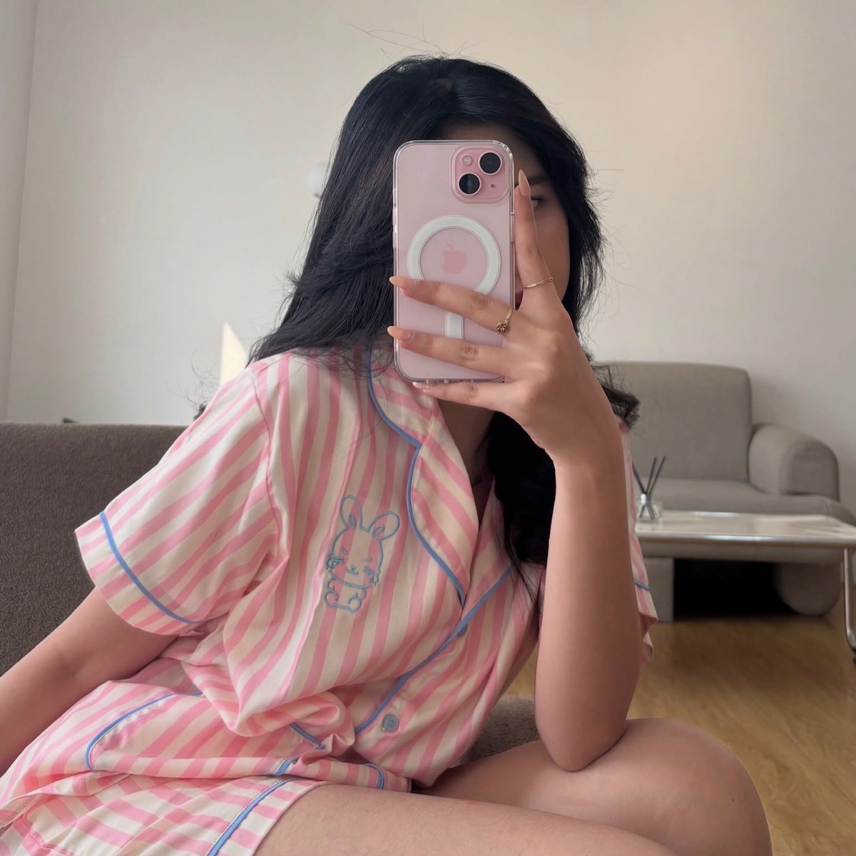sebongsarang's tweet photo. WTS LFB Home-Teen Pajamas by JajanbarengMJ
@/jajanbarengmj 

Short top and shorts - 800
Short top and pajama - 950
Long top and pajama - 990

+ isf ( around 50 - 100)

Dop: 
Oct 20 - 50%
Once on hand - Rb

mine + ver + member + size for top and bottom https://t.co/D9Otuqib96