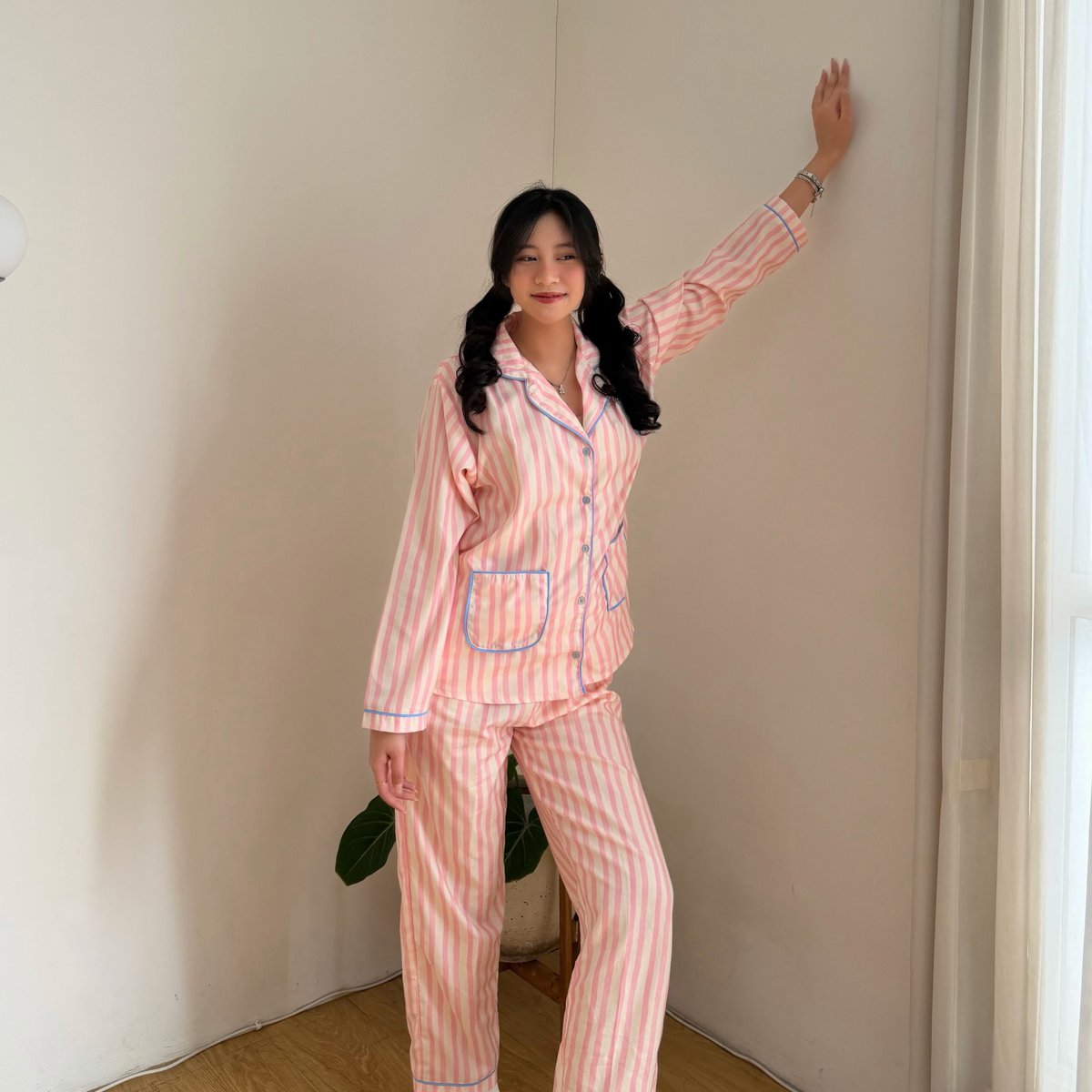 sebongsarang's tweet photo. WTS LFB Home-Teen Pajamas by JajanbarengMJ
@/jajanbarengmj 

Short top and shorts - 800
Short top and pajama - 950
Long top and pajama - 990

+ isf ( around 50 - 100)

Dop: 
Oct 20 - 50%
Once on hand - Rb

mine + ver + member + size for top and bottom https://t.co/D9Otuqib96