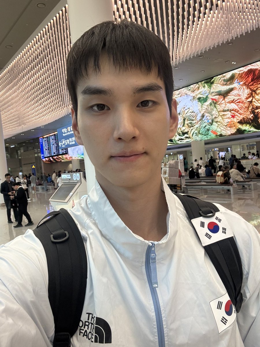 kimjihan99's tweet photo. 다행이 생각보다 괜찮다고 하고^^
혼자 걷는거보니 다행 ㅜㅜ
재활 잘 받고 상무들어가서 잘 쉬기를~
내년 단양서 바요~ https://t.co/B55w4BFBeX