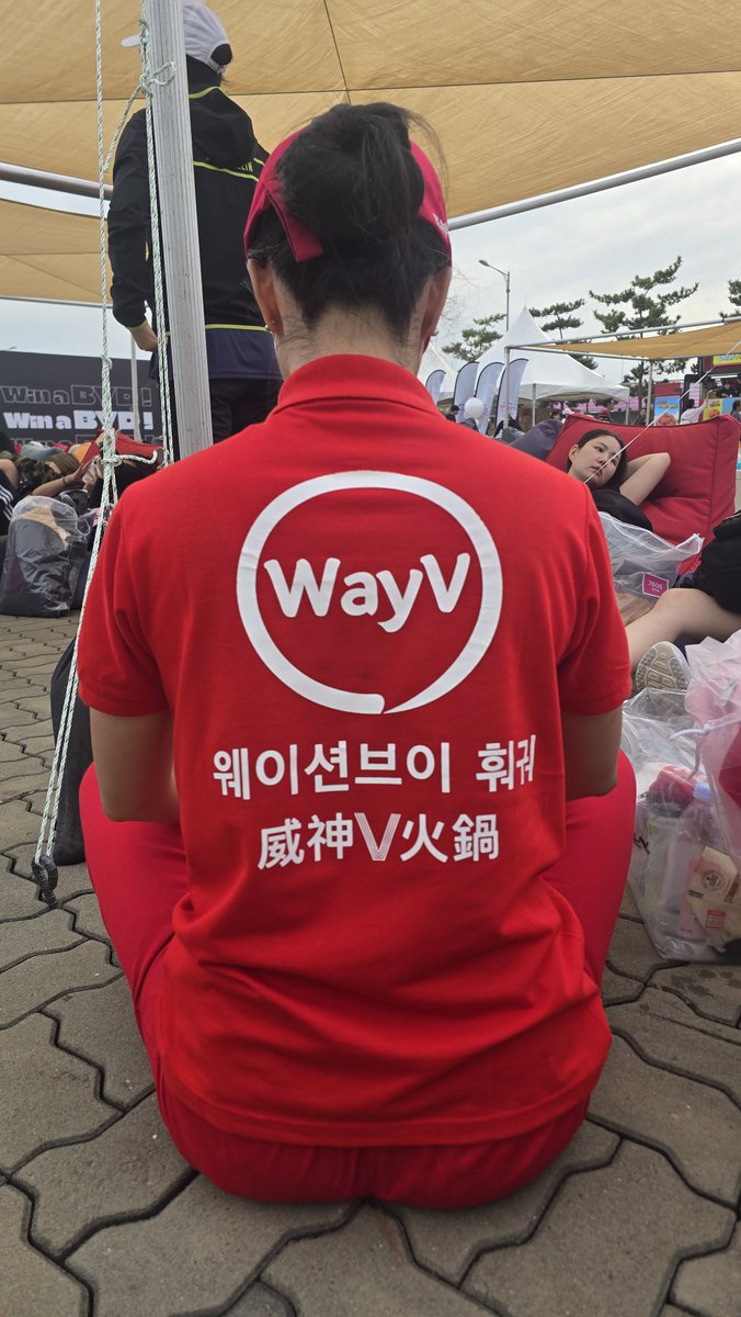 gudegejang's tweet photo. 하이디라오 아니고 웨이션브이 훠궈예요
it isn't haidilao, it is WayV Hot Pot
这不是海底捞,是威神V火锅。
#웨이션브이훠궈 #威神V火锅 #WayVHuoguo https://t.co/2ISgtCUfnX