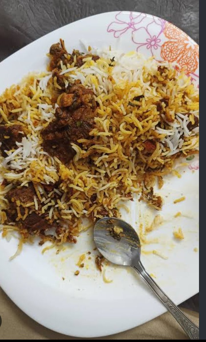 deltaforceeee's tweet photo. Hey @ownlycares / @ownlyfoodapp , I ordered a Chicken Family Pack from Mehfil (Narayanguda) today  but delivered Mutton Biryani instead. Please look into this! This is second time doing this kind of mistakes please refund 

Order #. :1791098715132997358 https://t.co/S5V2x313Nv