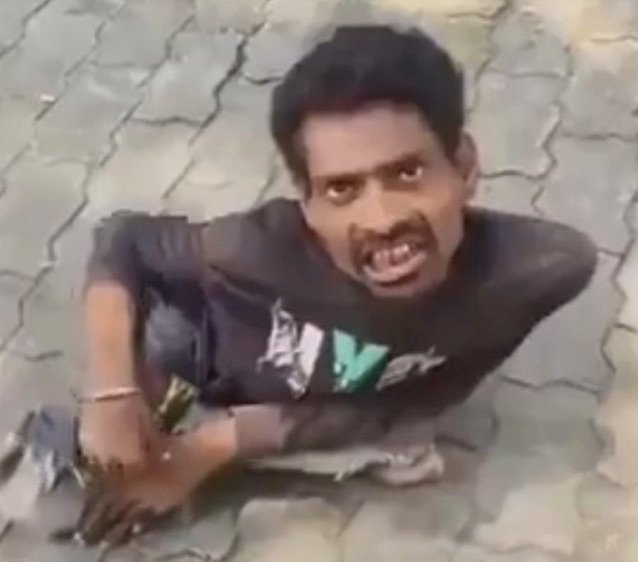 dwellerslimp1_'s tweet photo. MHASOBA BHAKTA MARATHA 

VS

PARSHOE BHAKTA BRAHMIN https://t.co/jZk8R9NJYr