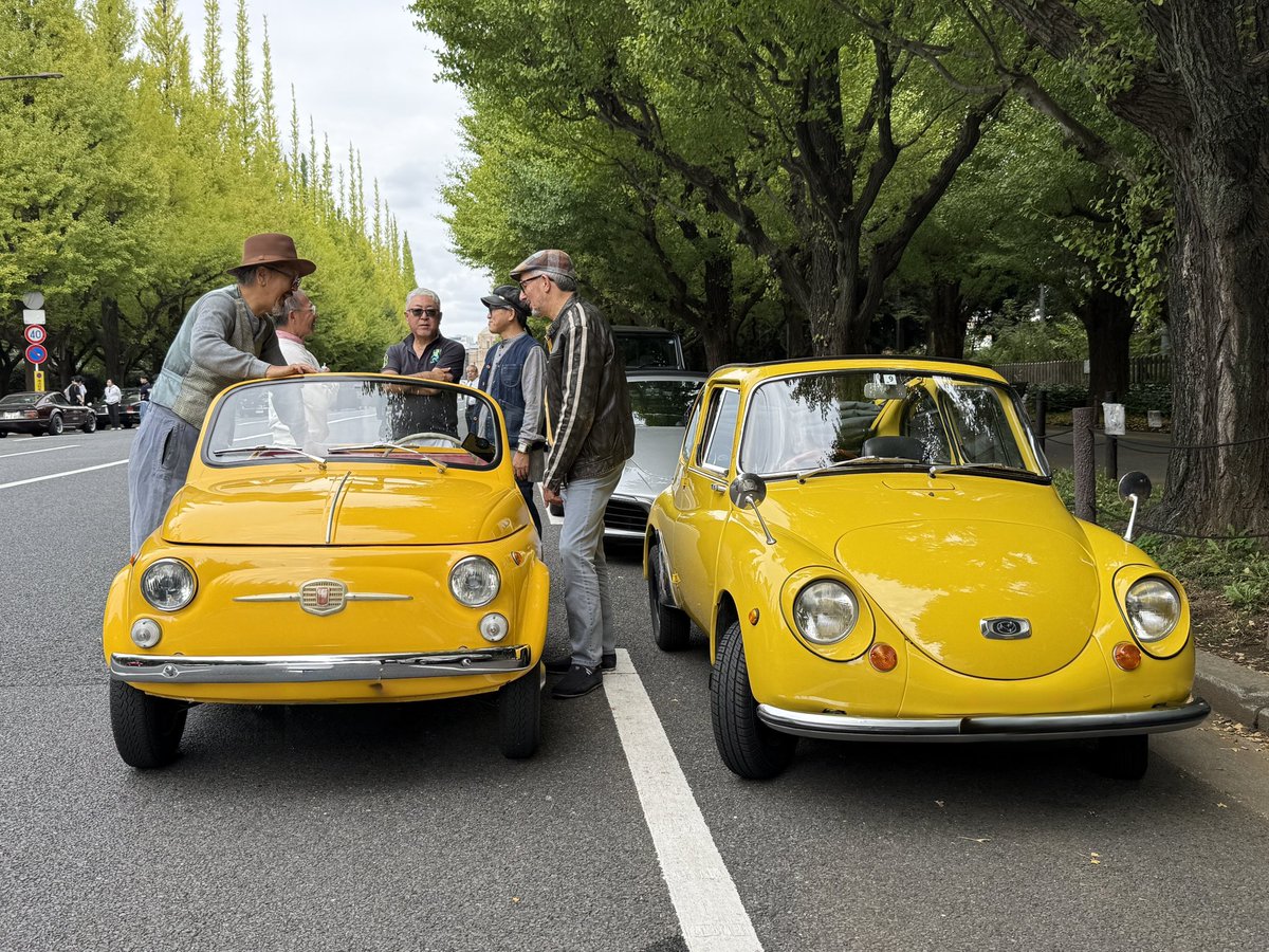 austinbugeye's tweet photo. スモールカー！

同じ色合いで、夢の共演😁

黄色で、かつ両方ともオープンとは！ https://t.co/4kxurn9YqK