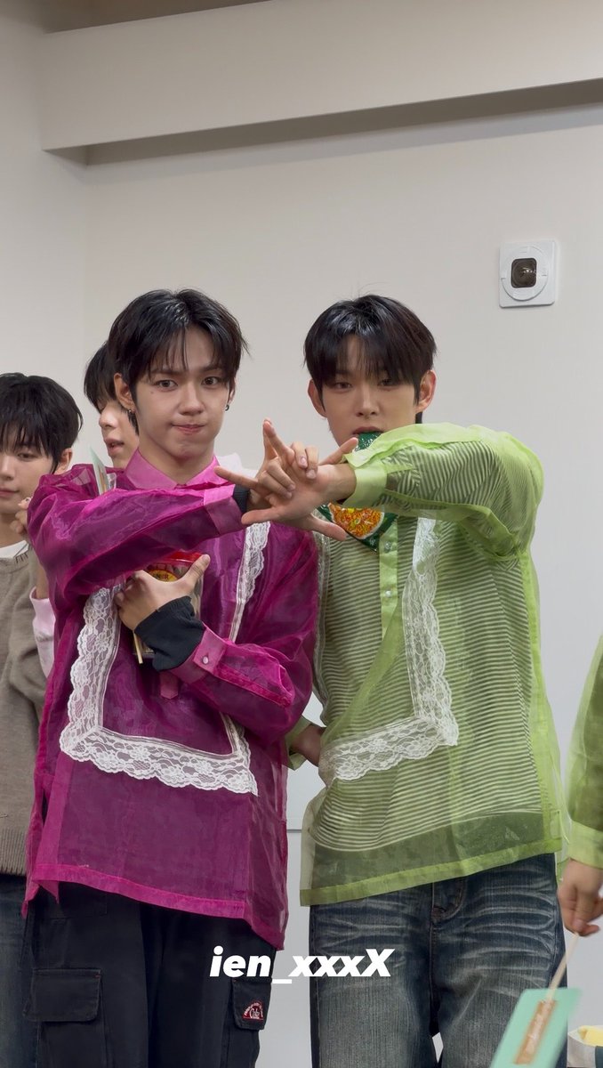 ien_xxxX's tweet photo. 261004

⭐️⭐️

#JL #제이엘 
#STEVEN #스티븐 
#AHOF #아홉 https://t.co/pfUPCgdAlB