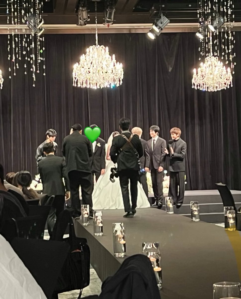 hitsumachann's tweet photo. 아.. 맨 오른쪽 사람 누군지 못 알아보겠어.. 혹시 마크야??! ㅠㅠㅠ 

#NCT #재현 #해찬 #지성 https://t.co/lxtb5JRdYy