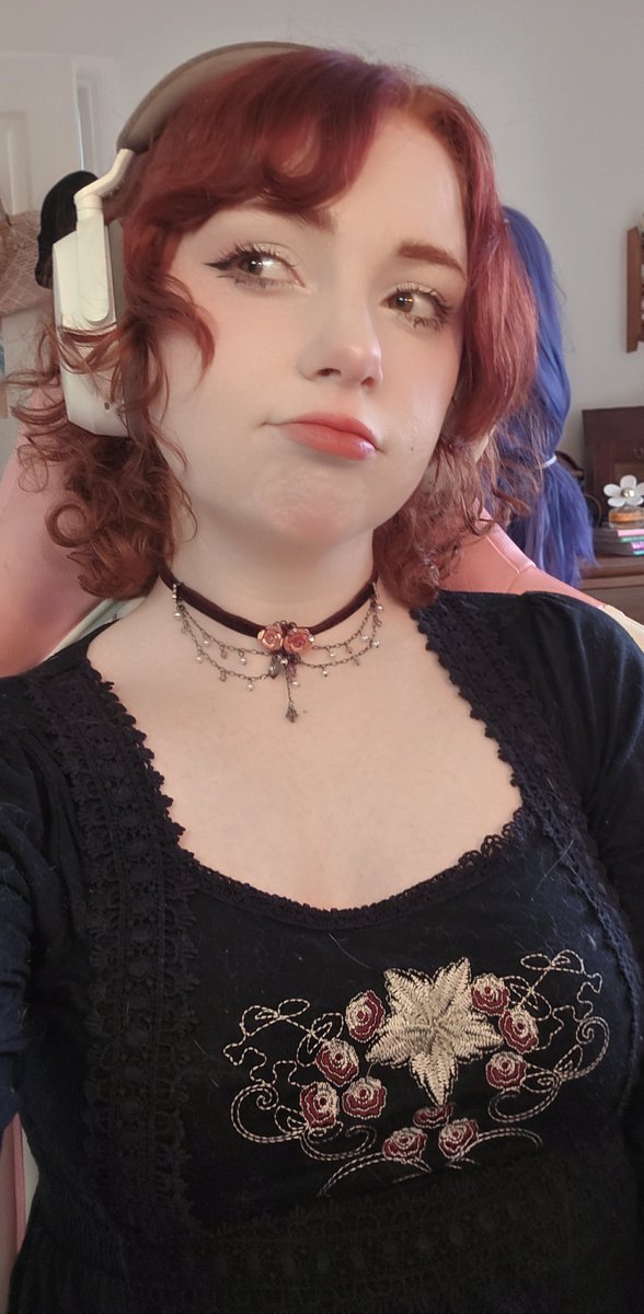 Elefire_the_elf's tweet photo. Need to redye my hair https://t.co/QwNJ7RCAOD