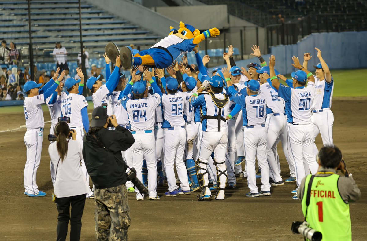 D_earestyou's tweet photo. カビーの胴上げは泣く(；；)(；；)
涙止まらないよ(；；)(；；)(；；)
ファーム選手権優勝おめでとう‼️‼️‼️
鎌ケ谷ファイターズ日本一‼️‼️‼️

#lovefighters
🗓20261004
📍しずてつスタジアム草薙 https://t.co/15dpzOEazB