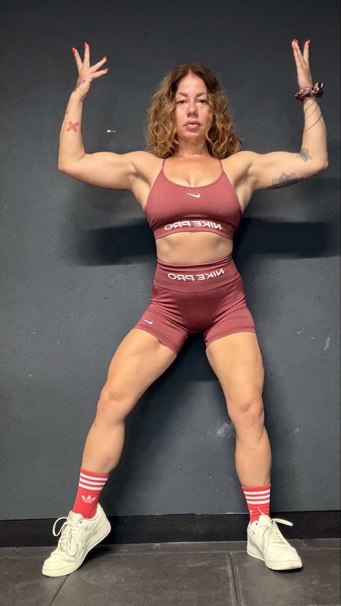 MsEllaKros's tweet photo. Online #musclemommy #findom https://t.co/TOb9ThaFv9