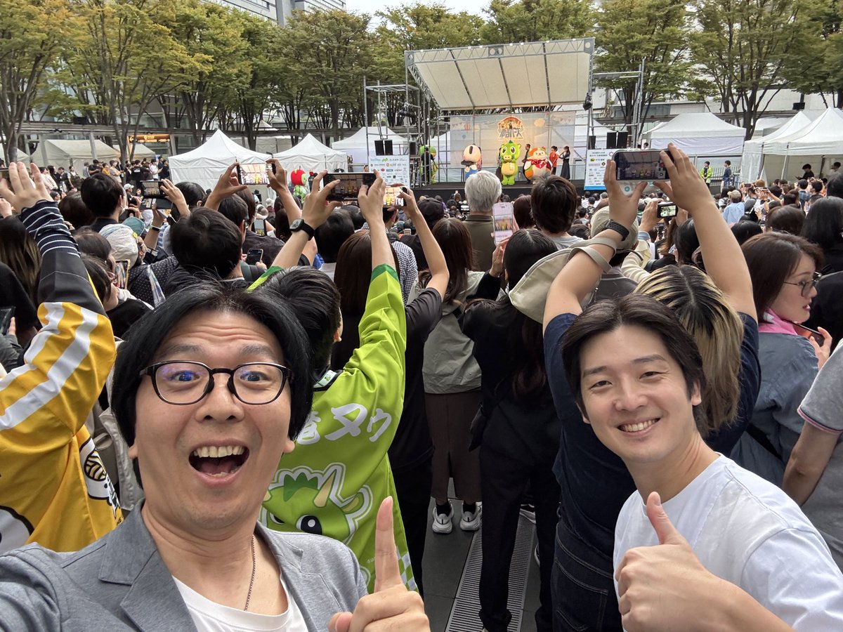 kikuchidaisuke's tweet photo. さんだーさん、優勝発表の瞬間

ヒカックさんと祝福🎊

投票した皆様、お疲れ様でした🙏

#ゆるバース2026 https://t.co/kFT8O7vlGZ