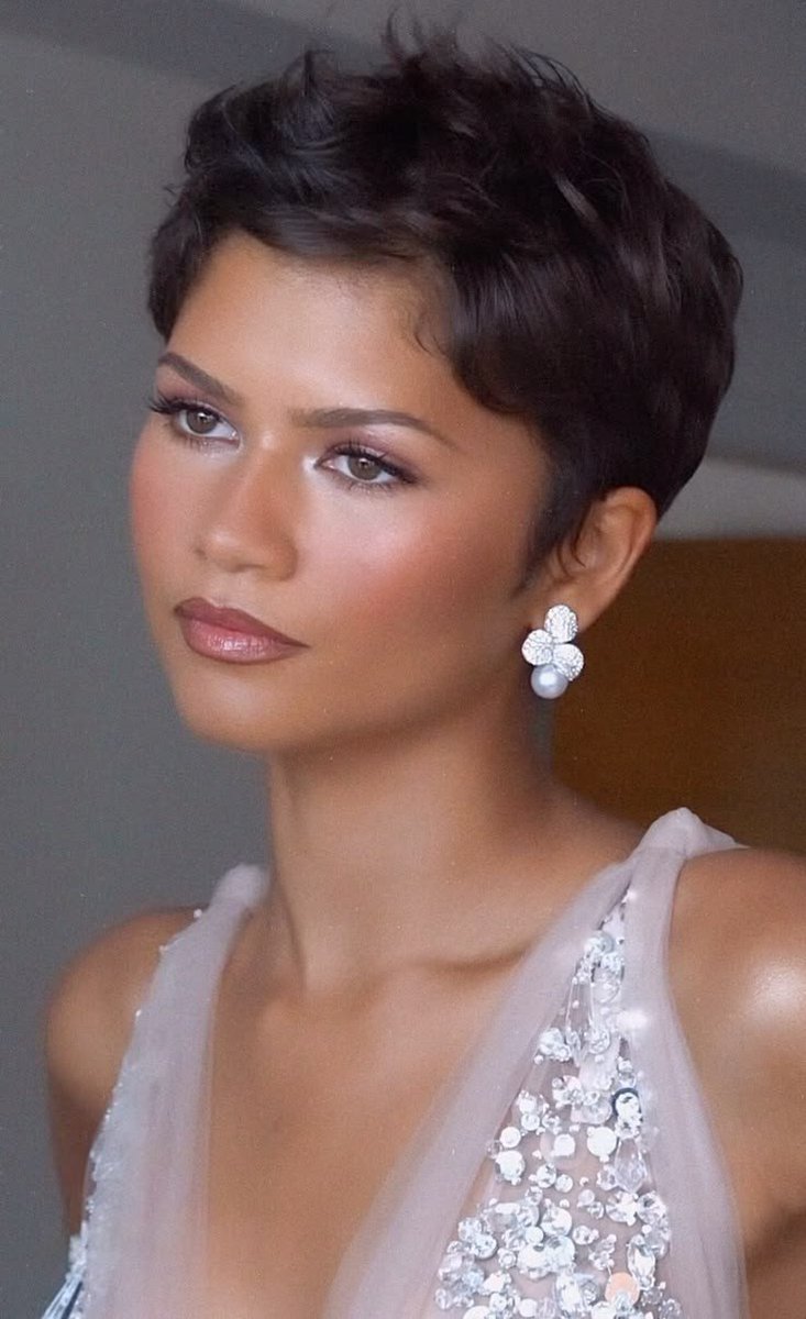 Zendaya5oj's tweet photo. The love they give is not genuine 😓 https://t.co/geOeSU1eip
