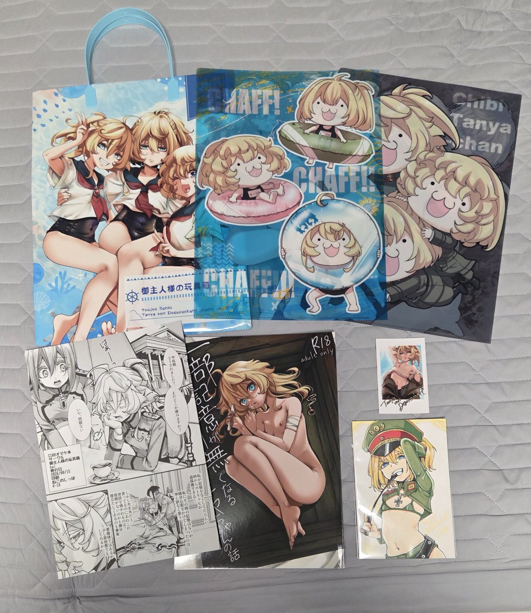 JayKevin7767's tweet photo. コミケから約2か月、ようやく戦利品整理が終わりました！
はる(@harunaa453991)先生、いつも最高のちゃふ絵ありがとうございます！
このボリュームで500円は破格すぎるｗ
色紙まで当たって嬉し��！大切に飾ってます。
サインとイラストもありがとうございます！可愛すぎる（笑） https://t.co/jdRWb6zPsd