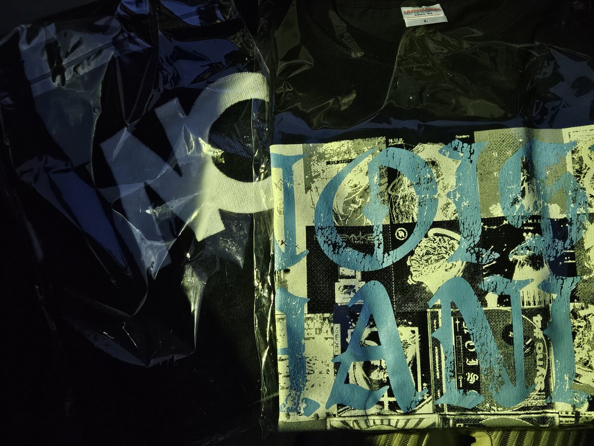y7with's tweet photo. Tシャツとタオル買った
ブレアで見てやばいかっこよかったからライブ絶対に行くと決めて今日に至る https://t.co/pCUiRtbkiM