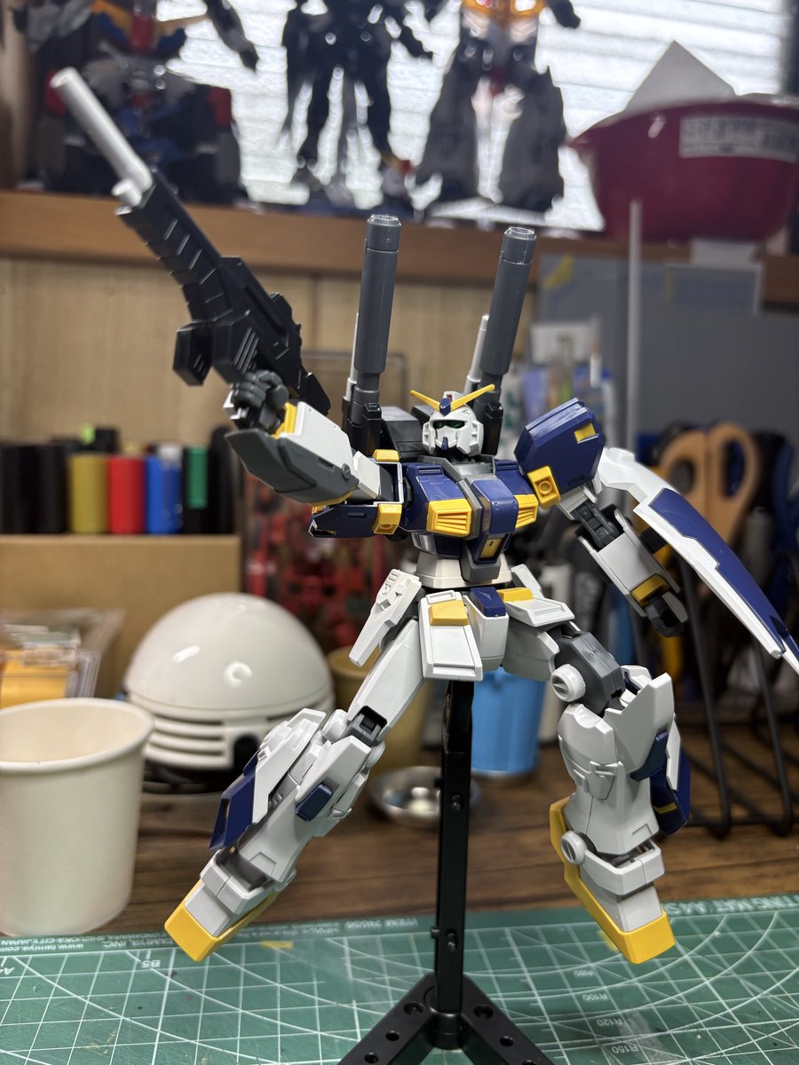 7_cbo's tweet photo. HGガンダム6号機　マドロック素組完成しました！

ガンダムとガンキャノンの良いとこ取りの機体。膝の可動がめっちゃ広いです。
余裕の膝立ちw

お顔もイケメン。
ライフリに似てる？

#ガンプラ https://t.co/lKpAQQRDs7