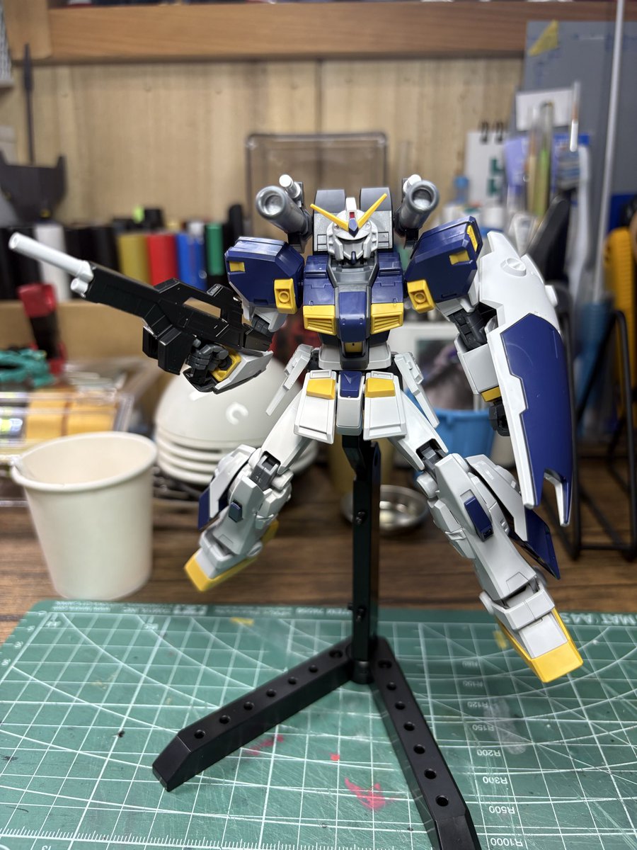 7_cbo's tweet photo. HGガンダム6号機　マドロック素組完成しました！

ガンダムとガンキャノンの良いとこ取りの機体。膝の可動がめっちゃ広いです。
余裕の膝立ちw

お顔もイケメン。
ライフリに似てる？

#ガンプラ https://t.co/lKpAQQRDs7