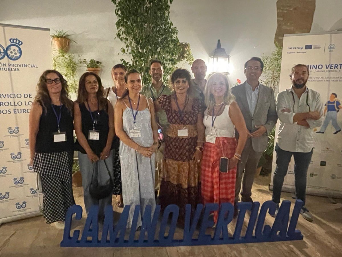 DipuHU's tweet photo. 🔷 La @Dipuhu clausura en #Almonte y #ElRocío el proyecto de #cooperación transfronteriza ‘Camino Vertical’, que impulsa la recuperación y promoción de las rutas jacobeas del oeste ibérico.
#DiputacióndeHuelva #Huelva
🔗 https://t.co/Mu0yLn66yD https://t.co/LuXVBtcS8J