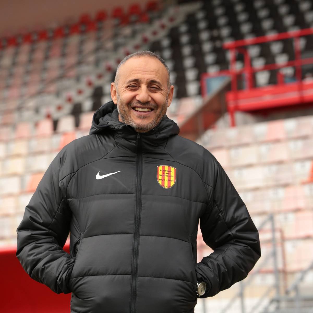 NationalZone_'s tweet photo. HAKIM MALEK EST LE NOUVEL ENTRAÎNEUR DU FC VILLEFRANCHE BEAUJOLAIS ! 💙🤍

C'est un véritable sauveur qu'espèrent les Tigres Caladois en attirant l'ancien technicien de Martigues, avec une priorité absolue : le maintien en L3. 🐅

🗞️ @FCVB_officiel https://t.co/g8IZKSer1J