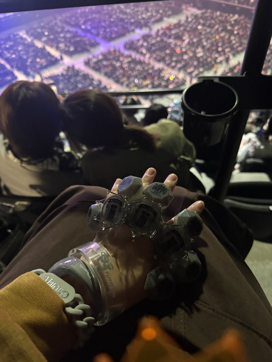 ___ayu___01's tweet photo. 一個一個つける時間が大好きですリンライ https://t.co/AQjunCPR58