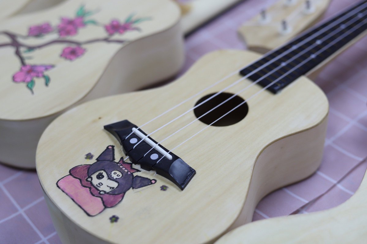 elagantdh's tweet photo. A cozy corner with 柏帘 (bamboo curtain) where I sat to 殴 (smash/play) a ukulele, enjoying the gentle vibe. https://t.co/peJIeC6Fzq