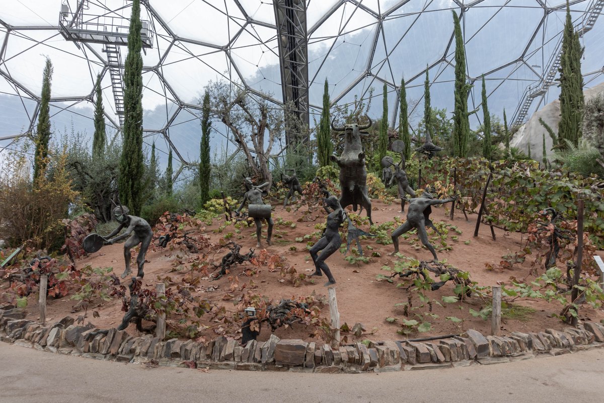 lornna_dickson's tweet photo. The Eden Project Cornwall Fabulous place, The Rainforest Biome was fantastic! As well as the Mediterranean Biome, the grounds and educational centre make a really great day out! π#edenproject #biomes #cornwall https://t.co/9zPjnVhkZN