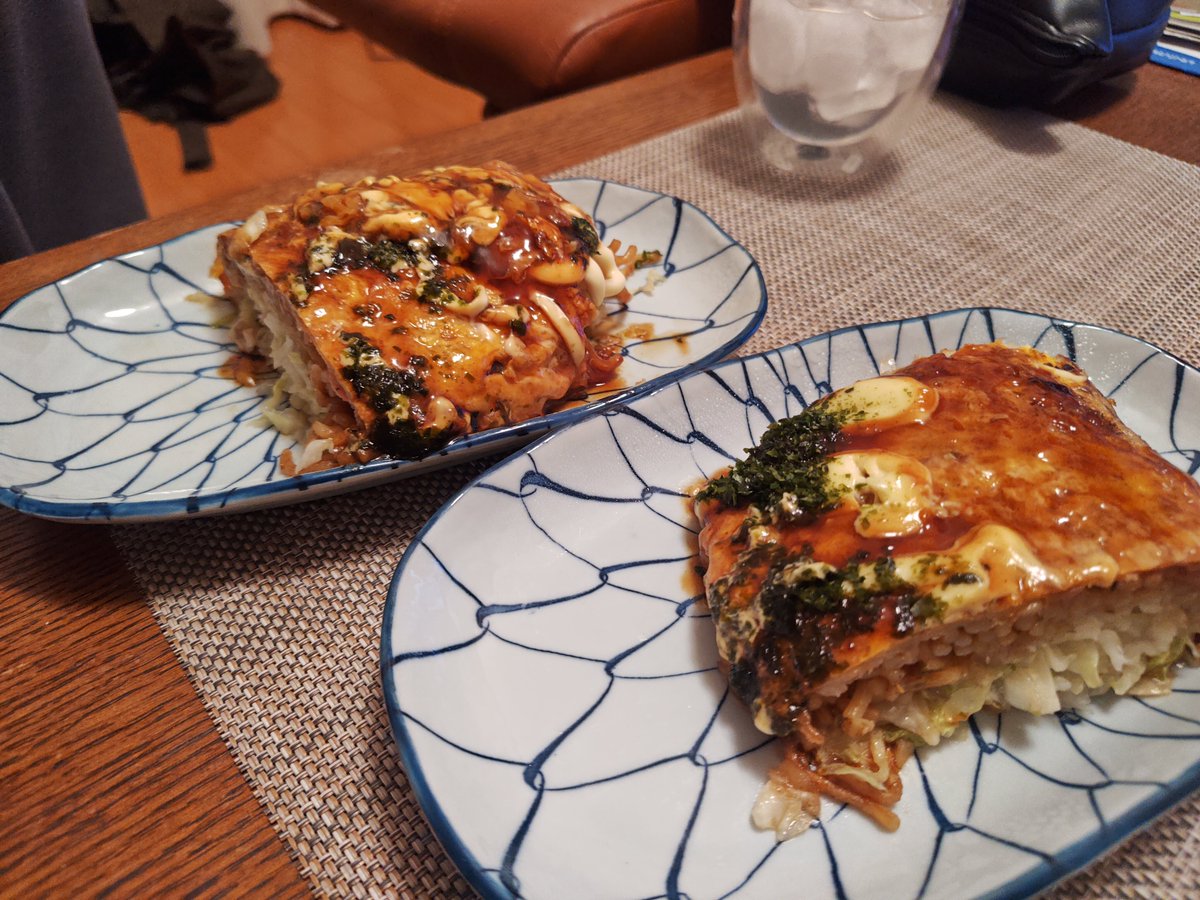 chipotokage's tweet photo. 10/3(土曜日)
最初のカクテル
お腹の調子が不穏で、ウイスキー少しで帰宅。
でも、飲み仲間からもらった広島風お好み焼きはしっかり食べる🐷
#カクテル https://t.co/BbDIH2OCaB