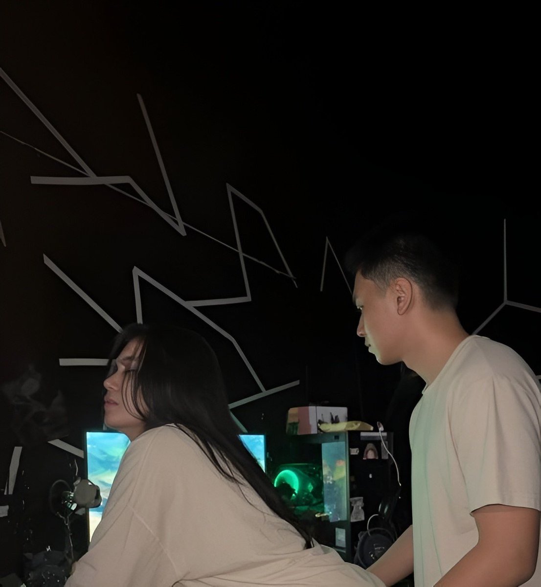izcqz's tweet photo. sambil main dota
https://t.co/5n8QvGsrI4 https://t.co/KmZntDBP9X