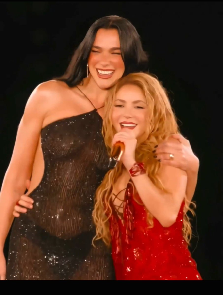 ProfeshTalk's tweet photo. Shakira stopped the show in Madrid, walked Dua Lipa out, and said she officially declares herself her fan.
Then they sang Antología.
A 1995 song. Their first time ever on a stage together. The whole park sang every word. https://t.co/U3s31lvcTO