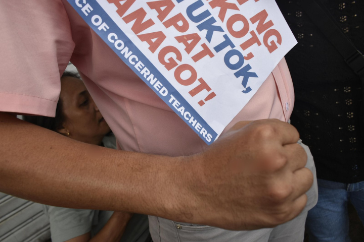 gmanews's tweet photo. LOOK: The Alliance of Concerned Teachers (ACT) Philippines strongly condemns the violent dispersal by police personnel against teachers and students during a peaceful protest at Malacañang earlier today to demand long-overdue economic relief: including a P50,000 entry-level salary, a P5,000 PERA increase, and a higher national education budget, alongside systemic reforms.  

According to ACT Philippines, they demand full accountability for corrupt officials, highlighting recent Commission on Audit (COA) reports that exposed thousands of unbuilt or "ghost" classrooms, unpaid infrastructure projects, and severe underutilization of Department of Education funds.  

Instead of addressing these demands, the government responded with brute force. It was very unnecessary and shows the fascist orientation of the police, meant to serve and protect only the ruling class instead of the working people. 

Courtesy: ACT 

Visit https://t.co/bAMF9JO2Xs for more updates.