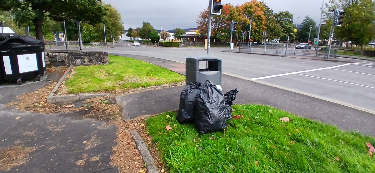 AlistairFergu11's tweet photo. 4 bags , 3 from retail park rd (lane was horrendous) & 1 from east shore. Firework season & some hardly fit in the bag. #litterpicking #litterfree #ReportingLitter #keepbritaintidy #LeaveNoTrace #KeepScotlandtidy
#SpringCleanScotland
#WDCouncil #bigclydecleanup #greentangerine https://t.co/hwrH6VxukJ