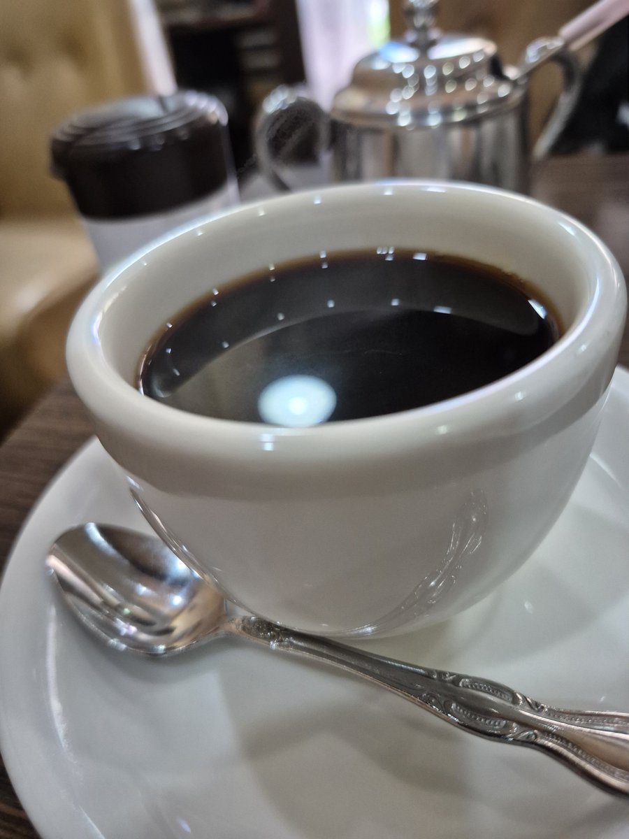 KOF5000's tweet photo. 上板橋にある、昔ながらの喫茶店に行ってきました。
モーニングの時間帯だったらしく、珈琲にトーストとゆで玉子がついてお得でした。お店の雰囲気もとても良かったです👍☕
#喫茶店
#モーニングサービス https://t.co/BGYuXhEPiL