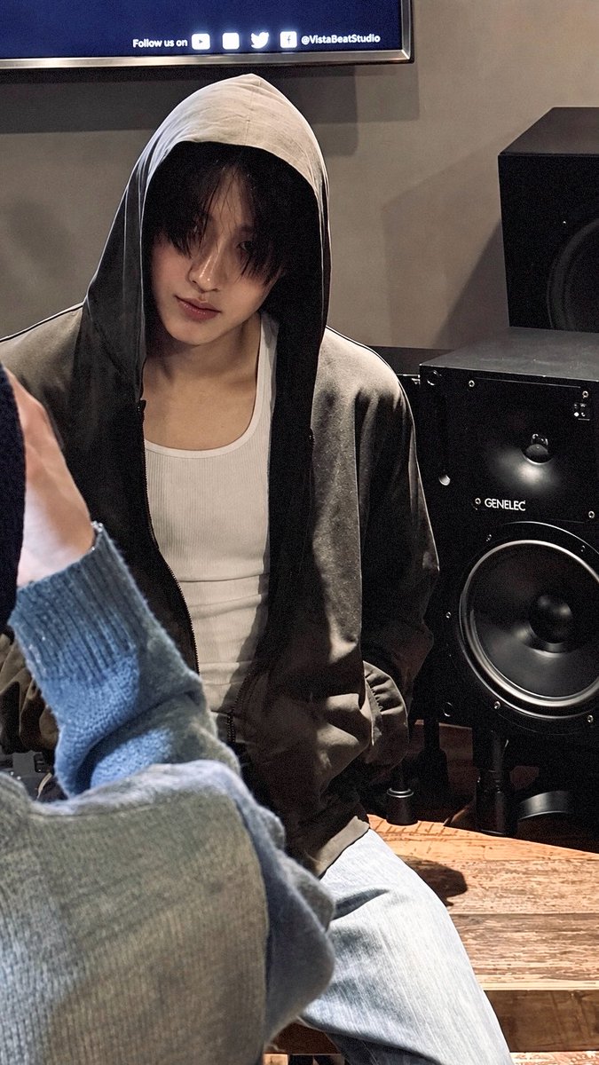 seanhomage's tweet photo. #seonghyeon makes looking cool look so easy https://t.co/seq5arCTO9