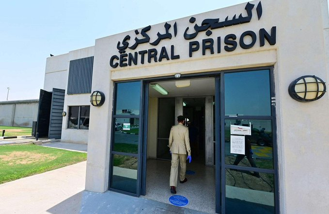 aminallah0's tweet photo. با وجود کارشکنی‌های آمریکا و رژیم صهیونیستی و بعد از تلاش‌های بسیار زیاد اما ناموفق دو دبیر شهید شعام، بالاخره با درایت سپاه پاسداران و هیئت دیپلماتیک، تعداد زیادی از زندانیان ایرانی که به دلایل واهی در امارات بازداشت شده بودند، آزاد شدند و به‌زودی به کشور بازمی‌گردند.. بیش‌باد.. https://t.co/aWO1g5q1Xc