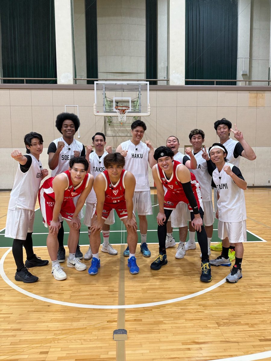 JUNSOEJIMA's tweet photo. こんばんは😀
この後19時からフジテレビ系列で放送の

『#千鳥の鬼レンチャン』
に出演します😀🏀

今回は新企画の🏀#バスケ3on4レンチャン🏀
#千葉ジェッツ 軍と芸能人軍で熱い戦いをします🏀🔥

動かない身体にムチ打って頑張ってますので是非ご覧ください😀 https://t.co/tNgzzPAVXS