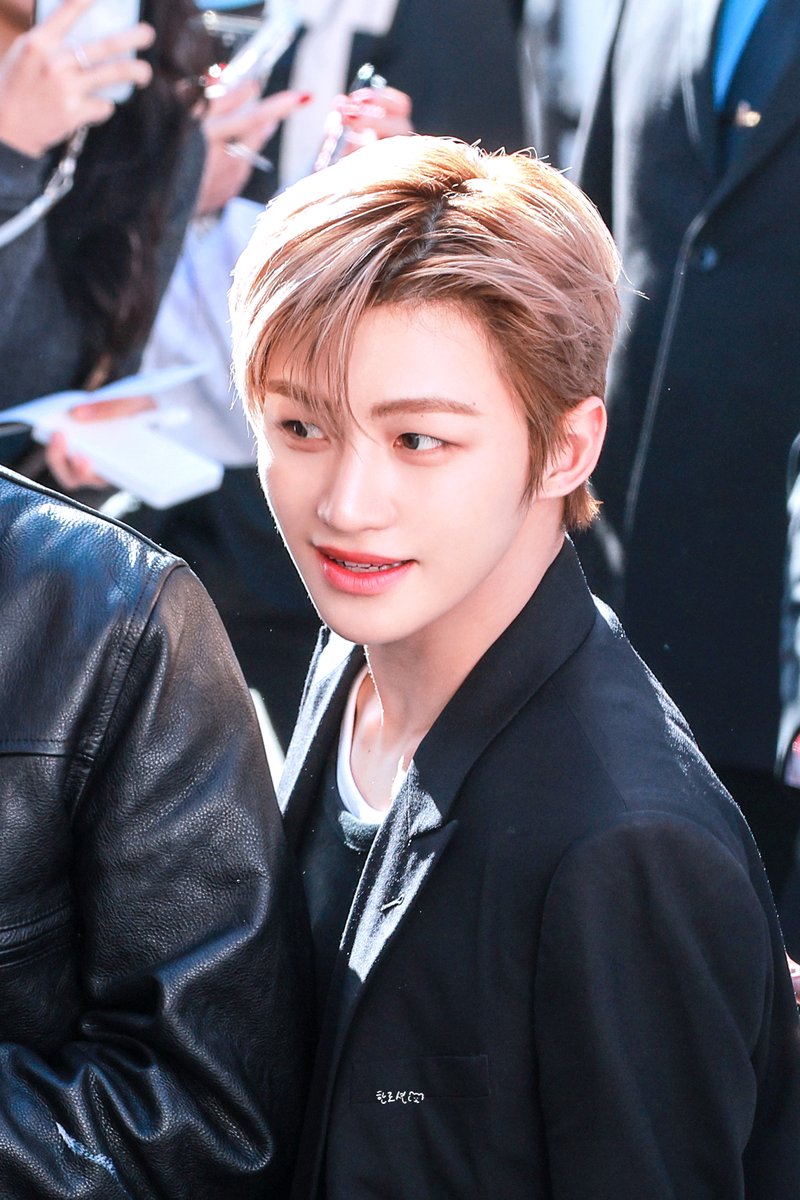 1__lotion's tweet photo. 261003 

수많은 사람 속에서 너만 보여 난 

#TWS #JIHOON #투어스 #지훈 #한지훈 https://t.co/f6KCgZzmKR
