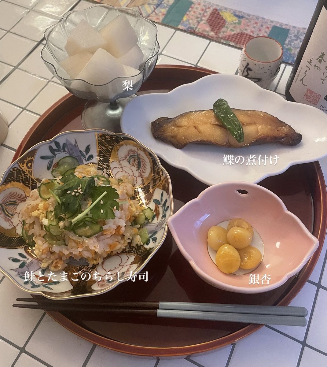 p___sp's tweet photo. 大正時代の食器はたいへんかわいい。 https://t.co/JX7E8Dlf7t