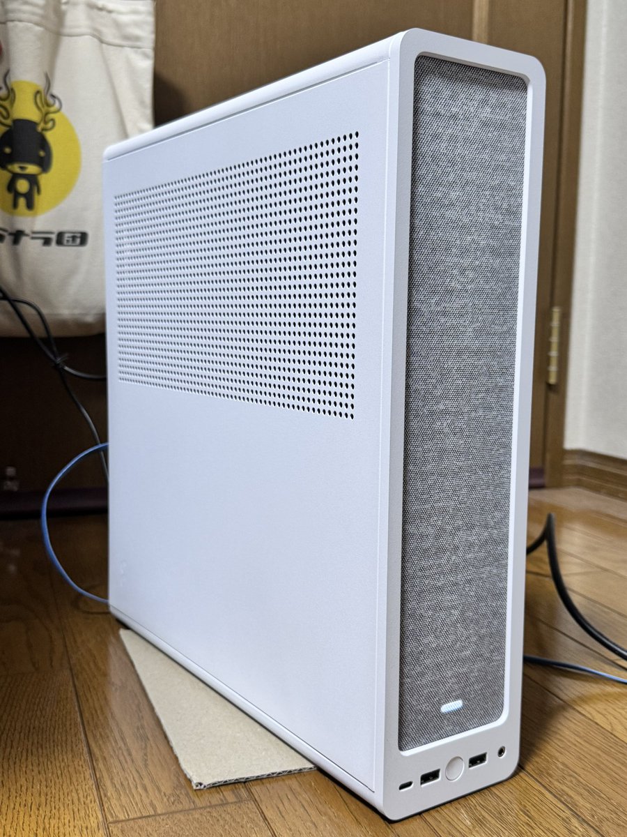 RS27Taka's tweet photo. 密かに売れ残ってて積んでるPCたち…
全部グラボ付きだよw https://t.co/sSdFt6ZPmS
