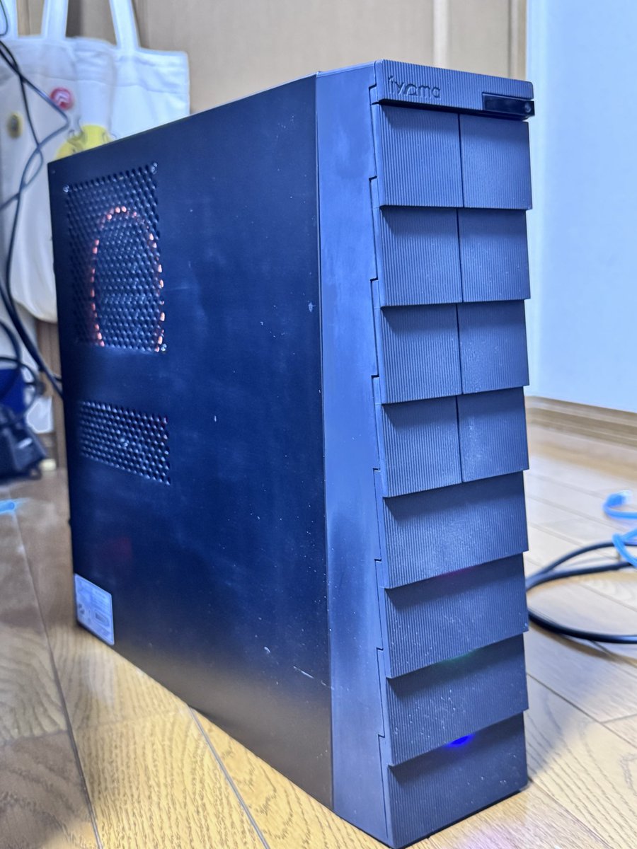 RS27Taka's tweet photo. 密かに売れ残ってて積んでるPCたち…
全部グラボ付きだよw https://t.co/sSdFt6ZPmS