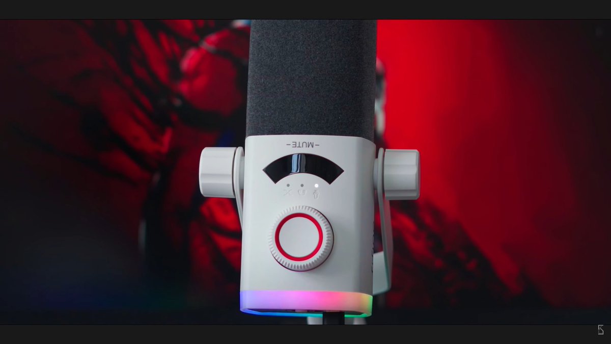 FIFINEMIC's tweet photo. 🔤Gamers talk strategy. Streamers talk stories. Podcasters talk ideas -
🔻Compare AM8: excellent clarity, no-fuss at USB&amp;XLR, battle-ready.
🔺Upgrade AM8ProT: 24-bit purity, full kit control, your vibe brand.

📅🎁Pick the best value on Oct 6-7 Amazon Prime Day

📸cr: @bigbadroid https://t.co/pJvD8AmFqF