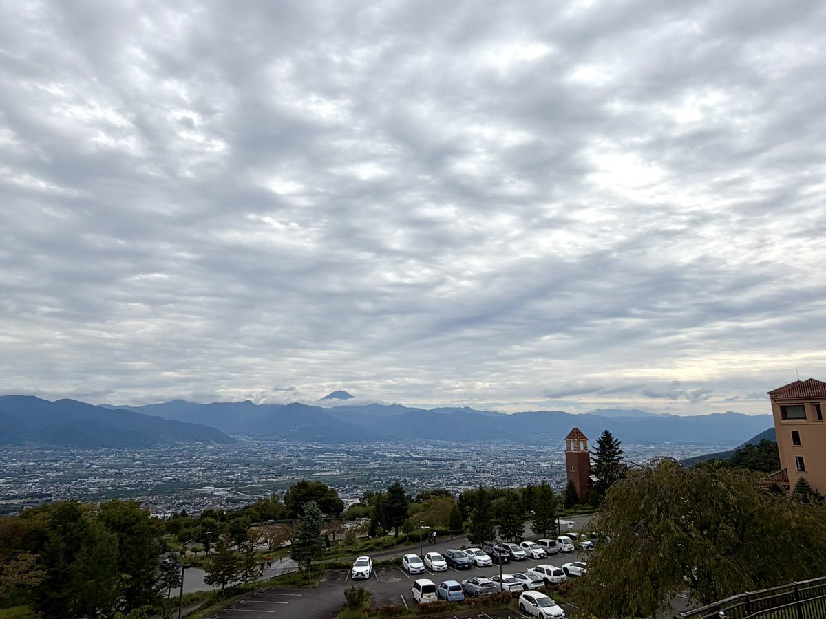 gtr_kai's tweet photo. 手術に耐えたご褒美に山梨
ブドウも貝出汁塩そばも美味しかった
久々の富士山

開幕4連勝きた‼️首位キープ
スタジョンはどした��

#山梨
#勝沼
#笛吹市
#シャインマスカット
#巨峰は終了
#ラーメン麺結び
#群馬クレインサンダーズ
#茨城ロボッツ
#Bリーグ
#胆嚢摘出
#リハビリ
#ウォーキング
#秋 https://t.co/9fXcC7epDl