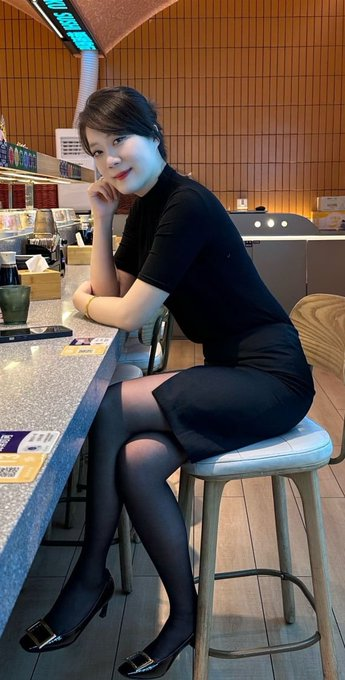 RicardoCam28219's tweet photo. 像我这种老阿姨，还会有人喜欢嘛，怎么都没人找我呢 https://t.co/coyOpsRejd