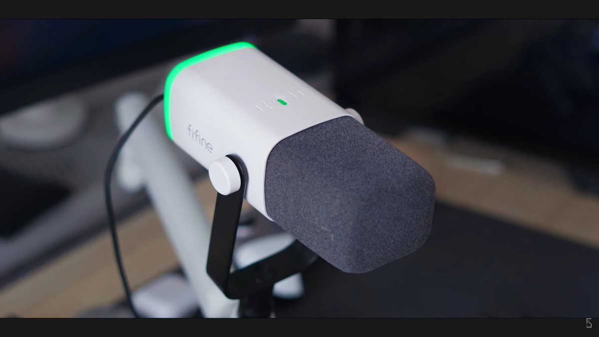 FIFINEMIC's tweet photo. 🔤Gamers talk strategy. Streamers talk stories. Podcasters talk ideas -
🔻Compare AM8: excellent clarity, no-fuss at USB&amp;XLR, battle-ready.
🔺Upgrade AM8ProT: 24-bit purity, full kit control, your vibe brand.

📅🎁Pick the best value on Oct 6-7 Amazon Prime Day

📸cr: @bigbadroid https://t.co/pJvD8AmFqF